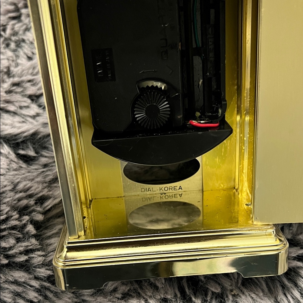 Elegant Gold Table Clock - Picture 8 of 8